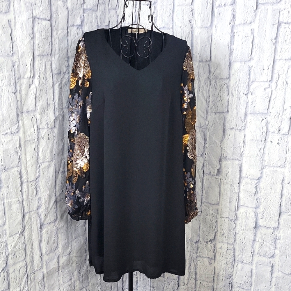DARLING Women's Saphyia Beaded‎ Tunic Dress with Sequined Sleeves Medium